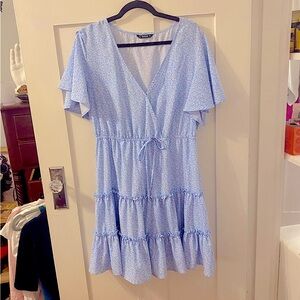 SHEIN Plus Surplice Neck Flutter Sleeve Frill Trim Ditsy Floral Dress